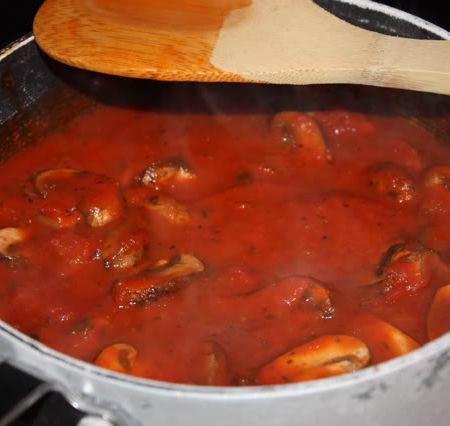 Reteta rapida de post: Ciuperci in sos tomat