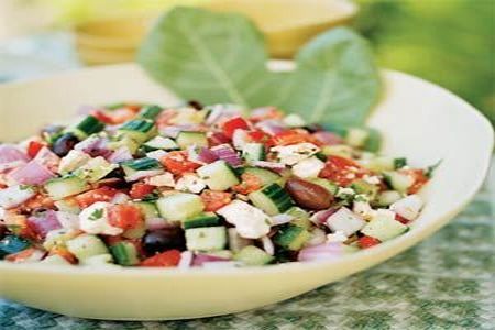 Salata greceasca cu pui