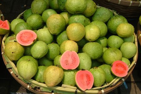 Guava, un fruct foarte bogat in vitamina C