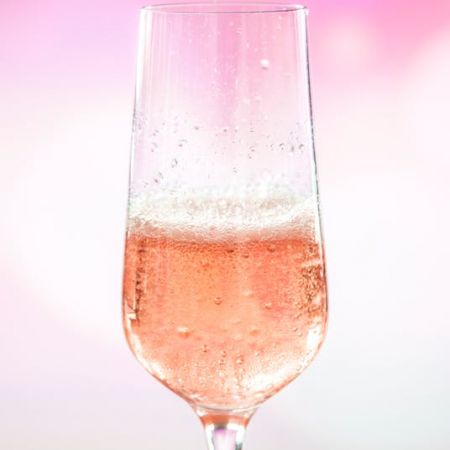 Cocktail cu vin rose, vodca si apa tonica 
