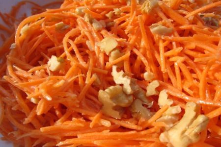 Salata de morcovi cu nuca macinata