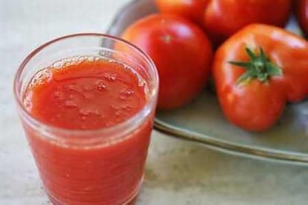 Sucul de tomate - aliment si medicament 