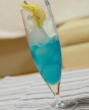 cocktail blue lagoon