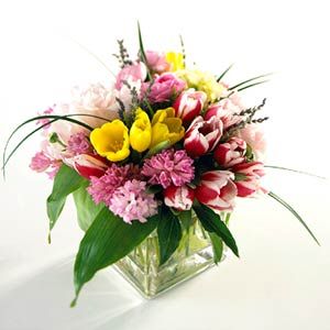 un buchet cu flori de primavara