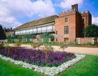 gradinile de la Hampton Court Palace - terenul regal de tenis