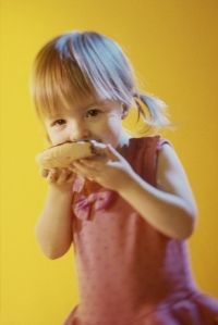 Cum hranim copiii