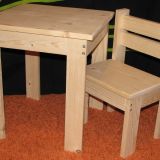 Masuta si scaun din lemn pentru copii