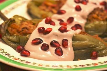 Ardei umpluti cu carne de porc si sos delicios de smantana