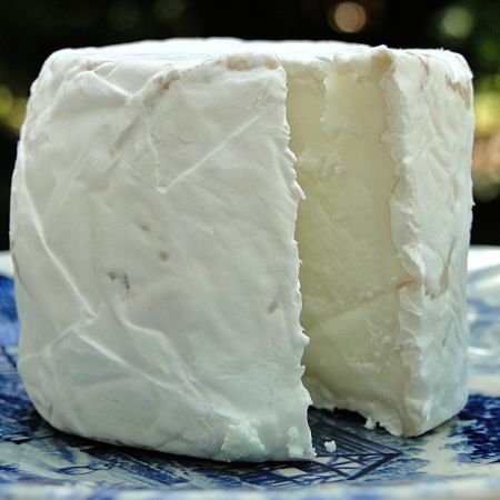 Tartine cu branza de capra si vinete