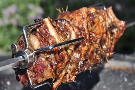 Delicii de Paste. Cotlet de miel la cuptor cu rozmarin si usturoi
