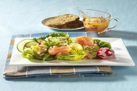 Salata de somon cu legume