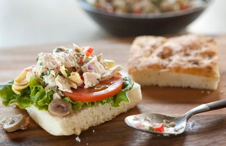 Reteta salata mediteraneana cu ton