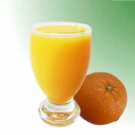 Cocktail cu suc de portocale , vodca si limeta