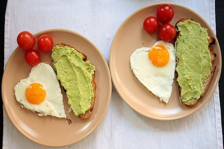 Minuturi. Pasta de ton cu avocado