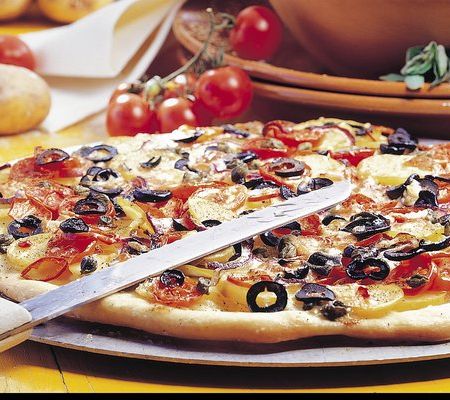 Retete pentru petrecere: pizza din cartofi
