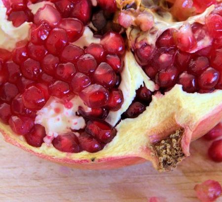 Salata de fructe cu samburi de rodie si mandarine