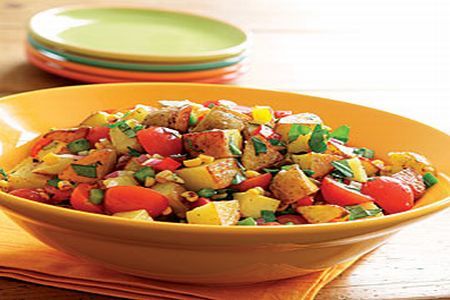 Salata de cartofi cu porumb si ardei gras