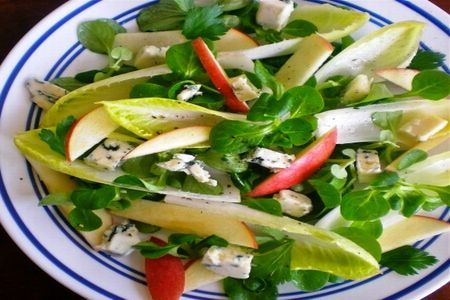 Salata de mar cu branza de capra si andive