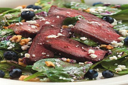 Salata hranitoare de iarna cu carne de vita si spanac