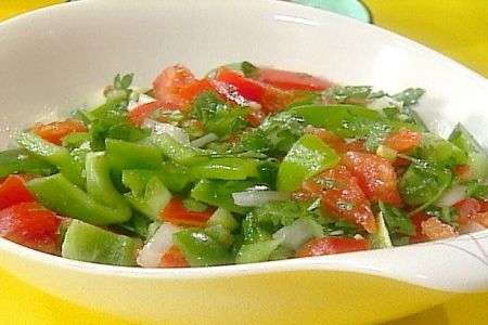 Salata indiana de rosii cu ghimbir si ardei verde iute
