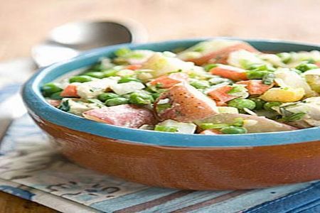 Salata ruseasca de pui cu mazare si cartofi
