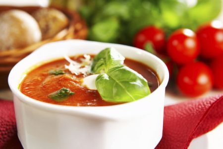 Supa crema de rosii cu oregano si smantana