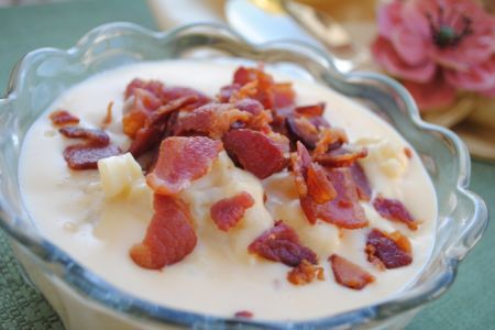 Supa de conopida cu bacon si cicoare rosie