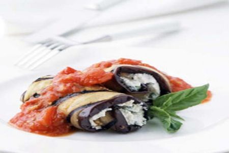 Retete pline de gust. Vinete mediteraneene cu mozzarella si busuioc